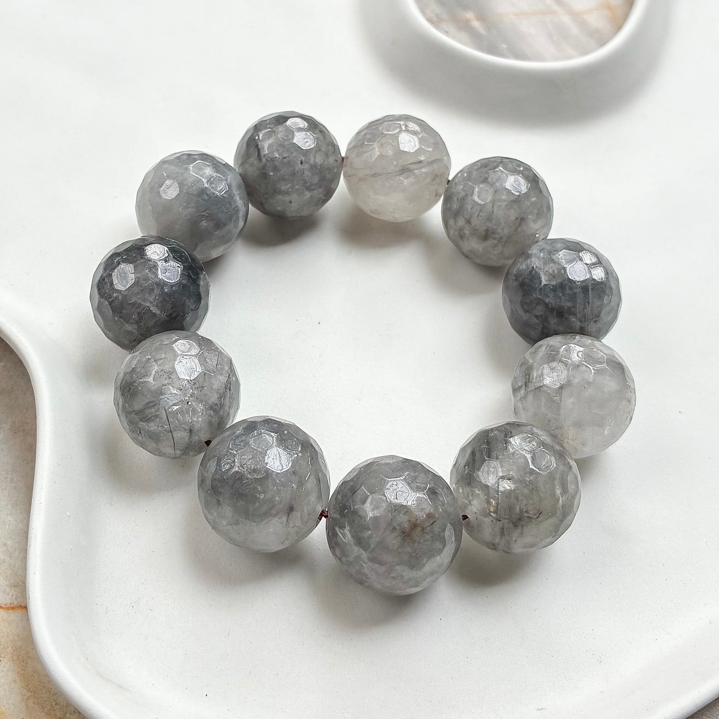 Gray Quartz 20mm, Faceted