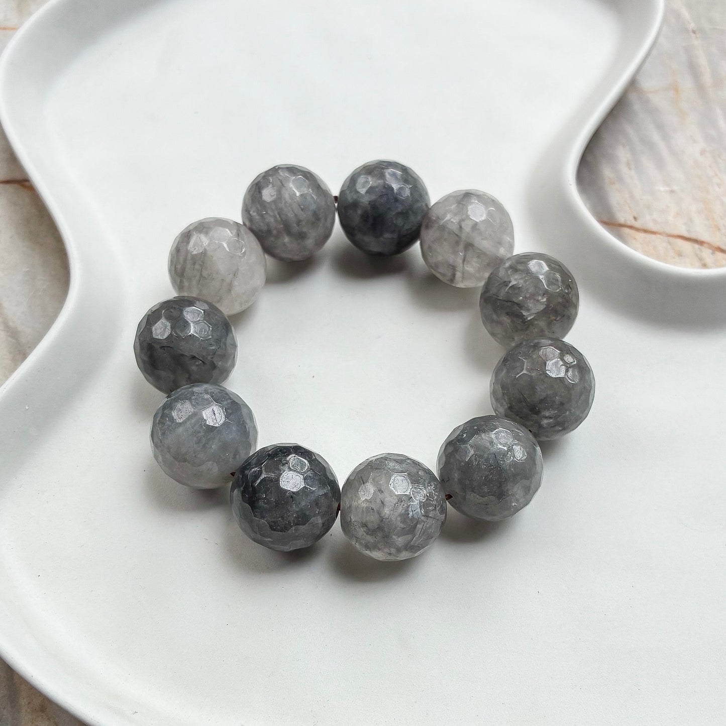 Gray Quartz 20mm, Faceted