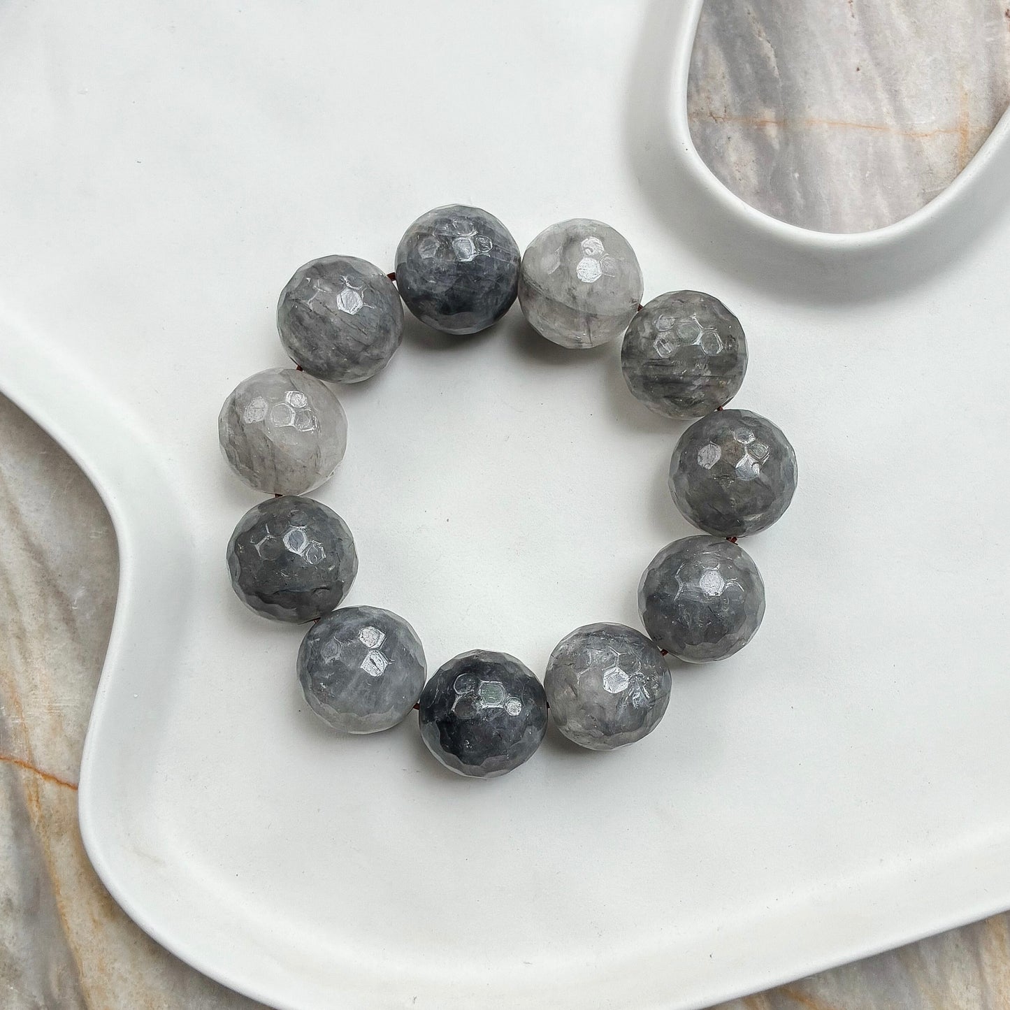 Gray Quartz 20mm, Faceted